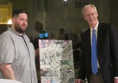 السفير الأميركي يفتتح معرض فنيا لـ40 شابا بحرينيا