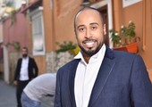 يوسف العماني يطلق ألبومه الجديد 