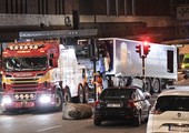 سحب الشاحنة المخطوفة من موقع حادث الدهس في السويد