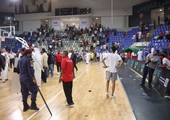 بالفيديو والصور... اشتباكات وعصبية وخروج عن النص في مباراة المنامة والمحرق