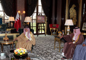 البحرين : العاهل يستقبل ملك إسبانيا السابق ويستعرضان علاقات التعاون بين البلدين