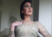 بالصور... غادة عبدالرزاق تؤدي العمرة بالحجاب