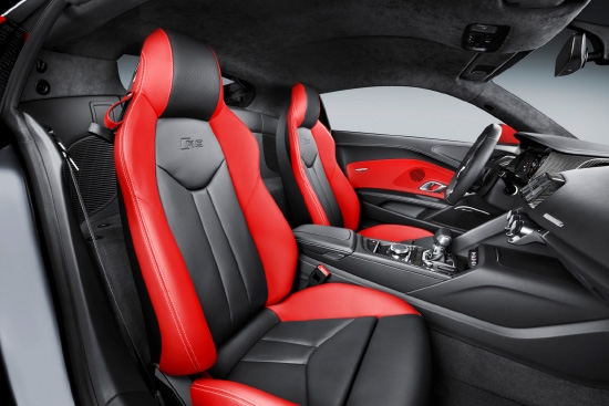 معرض نيويورك الدولي للسيارات يشهد اطلاق الإصدار الجديد لسيارة Audi R8 Coupe منوعات صحيفة الوسط البحرينية مملكة البحرين