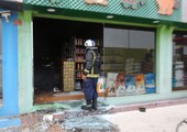 بالفيديو والصور... السيطرة على حريق اندلع بأحد المحلات بمجمع الضلع بالهملة 