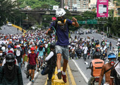 المعارضة في فنزويلا تدعو الجيش لفتح حوار وطني