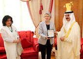 بالصور... عاهل البلاد يستقبل المدير العام لمنظمة اليونيسكو