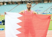 رئيس وطلاب الجامعة الخليجية يهنئون بطل البحرين الطالب علي خميس