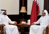 ناصر بن حمد يلتقي أمير قطر وينقل له تحيات عاهل البلاد