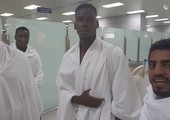 بالفيديو والصور... بوغبا يؤدي مناسك العمرة ويهنئ المسلمين بحلول شهر رمضان