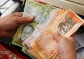 العملة الفنزويلية تتراجع بـ64,31% بعد بيع البنك المركزي دولارات بالمزاد